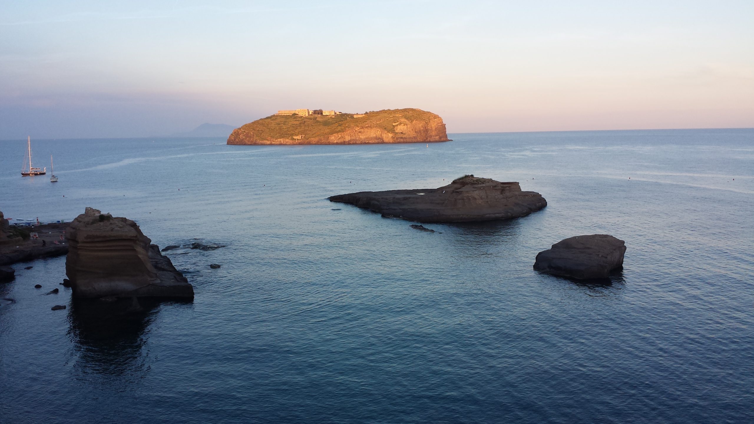 Ponte del 2 giugno 2015: Golfo di Napoli